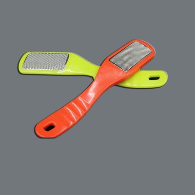 Фото Химическое нанесение на ногу для эксфолиации способствует кровообращению