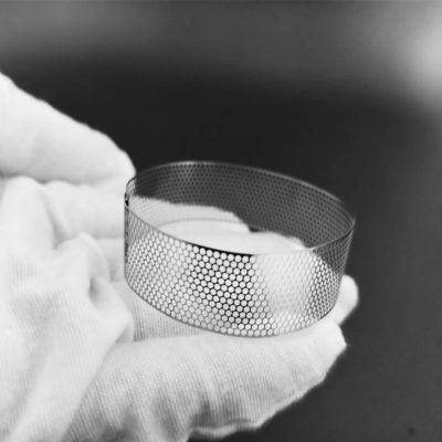 Хорошая цена. Фотохимическое травление микроперфорированной сетки с использованием материалов по индивидуальному заказу онлайн